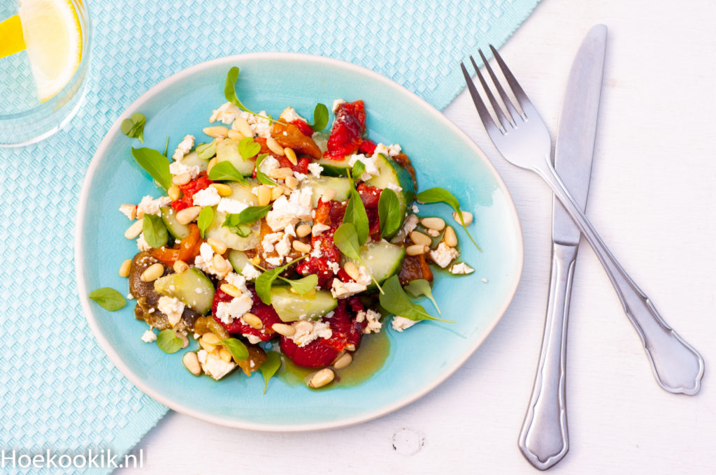 Gegrilde paprikasalde met feta
