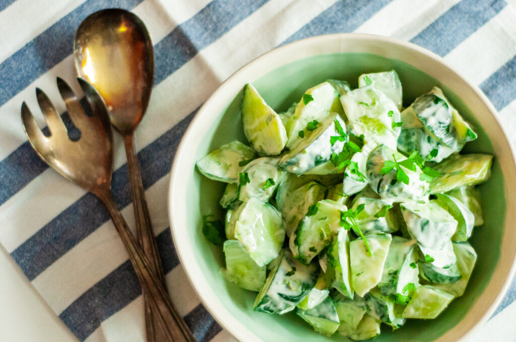 Komkommersalade met yoghurtdressing