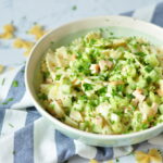 Pastasalade met gerookte kip en bleekselderij